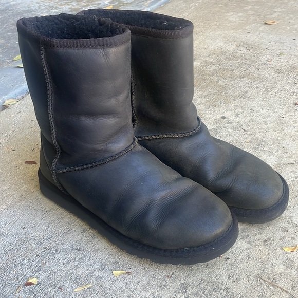 UGG Black Classic leather black boots 8M little wear matte retails $199 - Picture 3 of 10